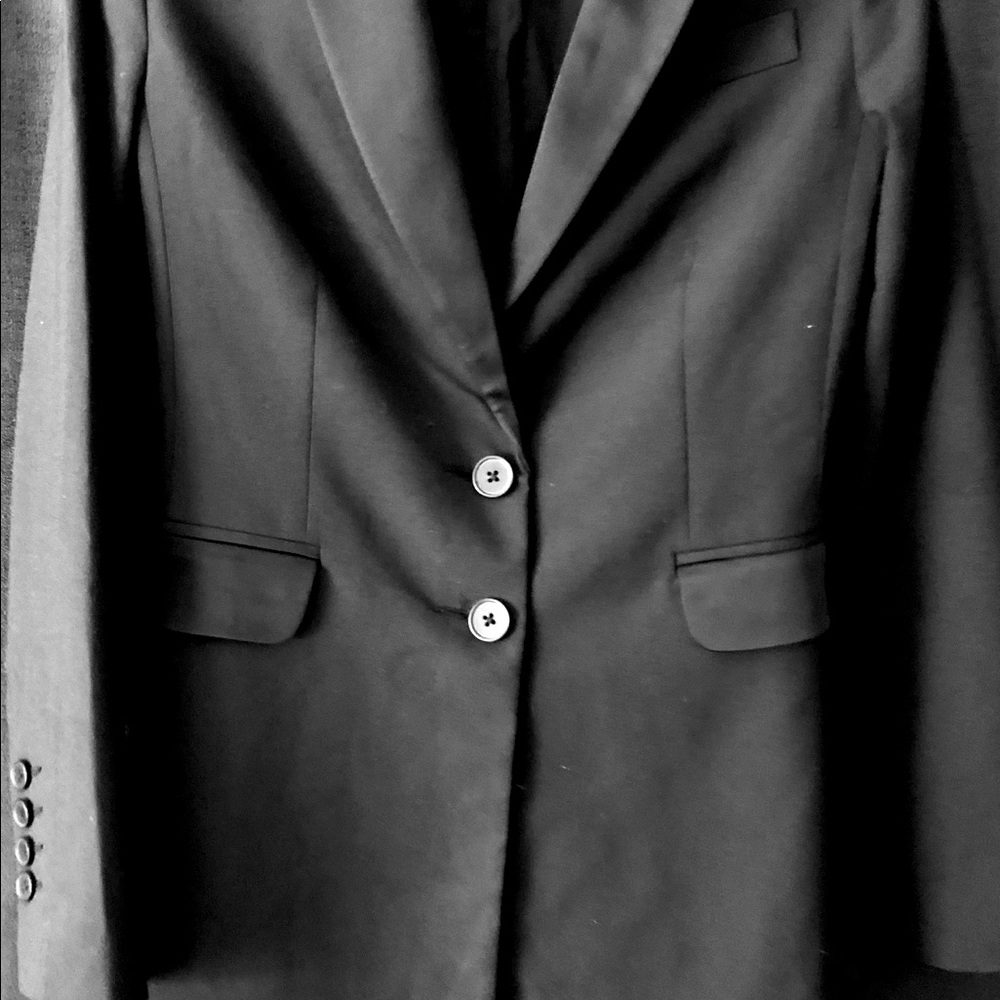 Long blazer jacket with 2 button closure.